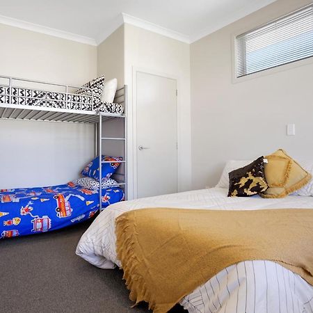 Sky Blue Retreat - Waihi Beach Holiday Home エクステリア 写真