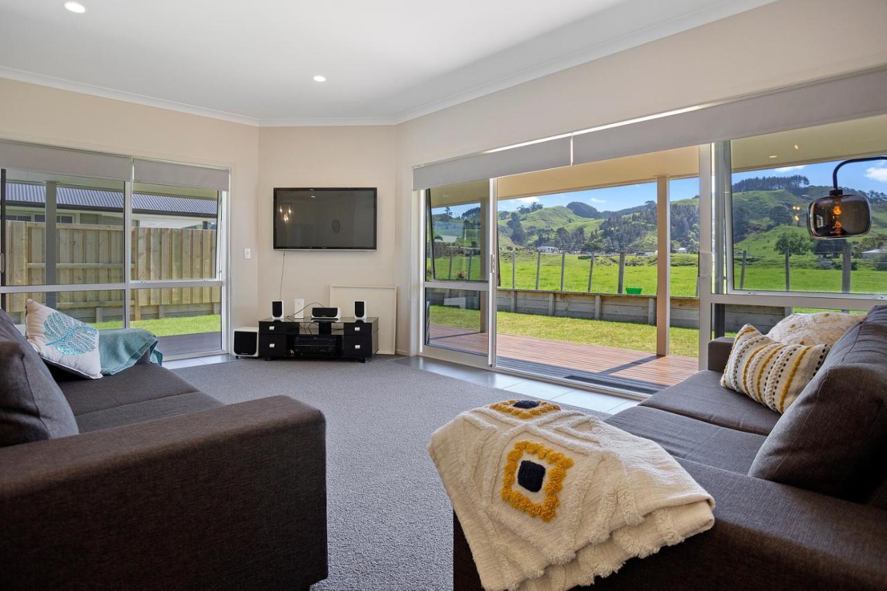 Sky Blue Retreat - Waihi Beach Holiday Home エクステリア 写真