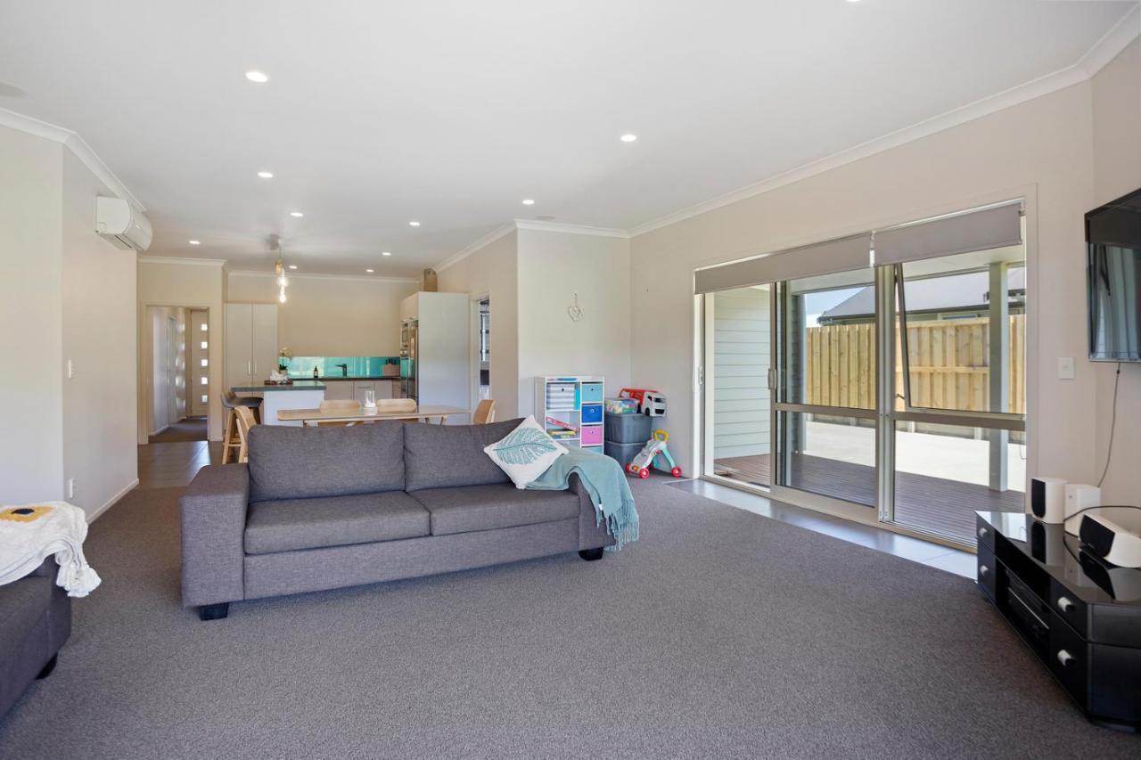 Sky Blue Retreat - Waihi Beach Holiday Home エクステリア 写真