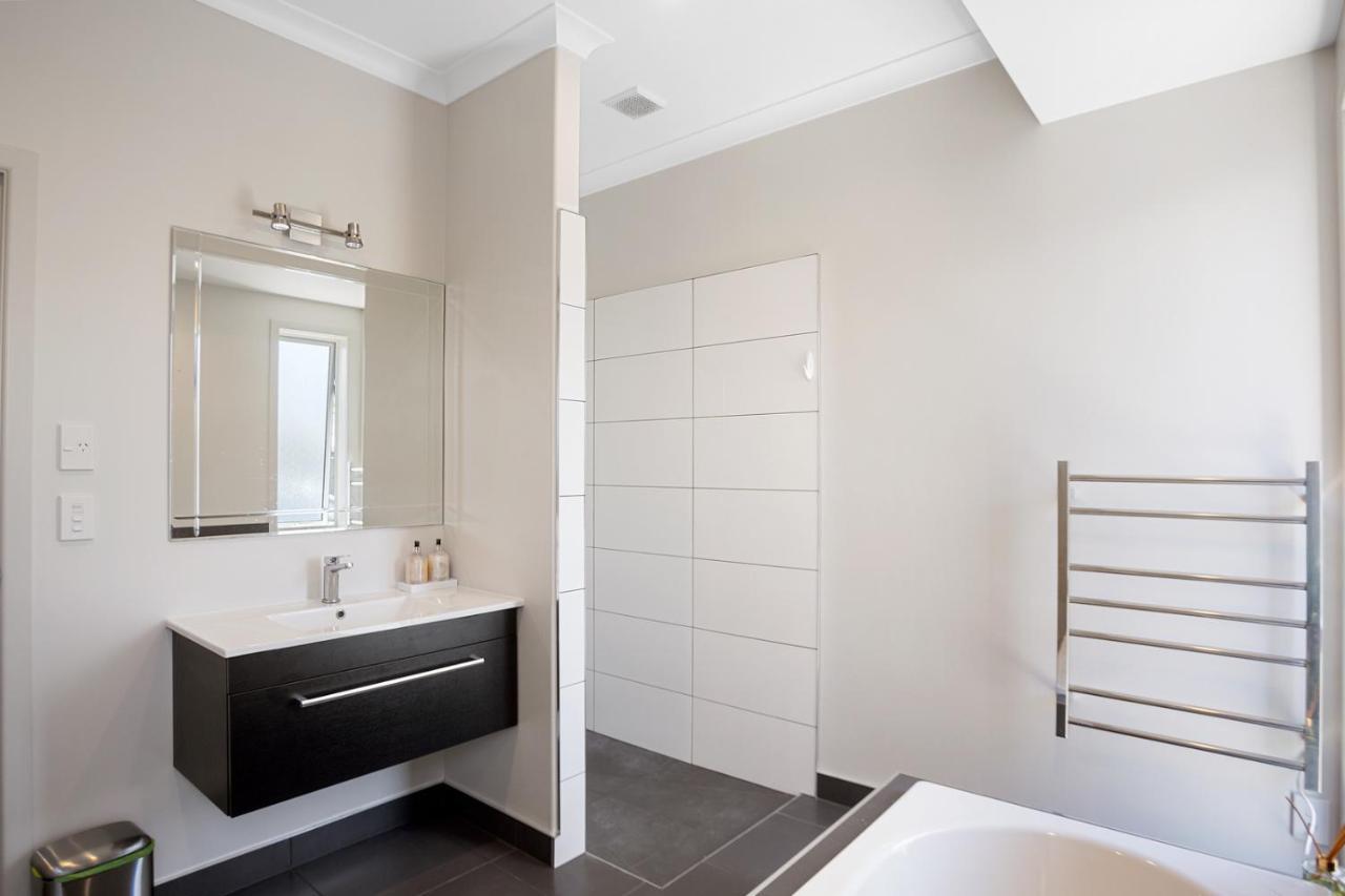 Sky Blue Retreat - Waihi Beach Holiday Home エクステリア 写真